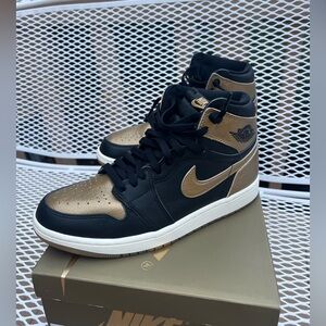 Air Jordan 1 Retro High OG Black/Gold